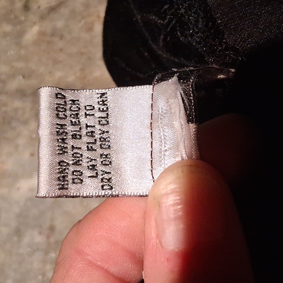 VELVET RUFFLY TOP - Picture 10 of 11